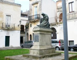 Lecce/ Restaurata la statua di Fanfulla, opera di Antonio Bortone (1844-1938)