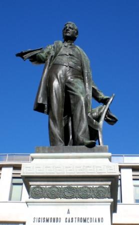 il monumento a Sigismondo Castromediano (ph Giovanna Falco)