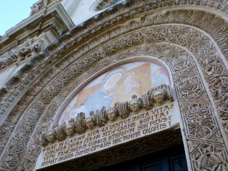 Chiesa dei SS. Niccolò e Cataldo, particolare della facciata