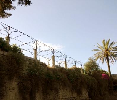 Giardino e lato interno delle mura di Lecce