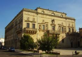 L’orrenda superfetazione del tempo che fu del Palazzo ducale di San Cesario di Lecce …