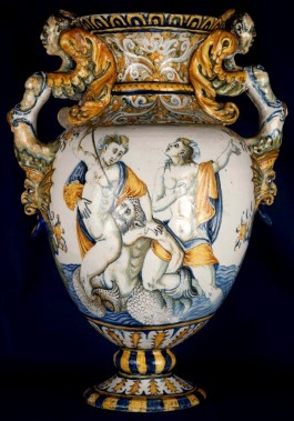 Ostuni. Tre secoli di maiolica di Castelli – 1500-1700. Confronti con le produzioni pugliesi e campane derivate