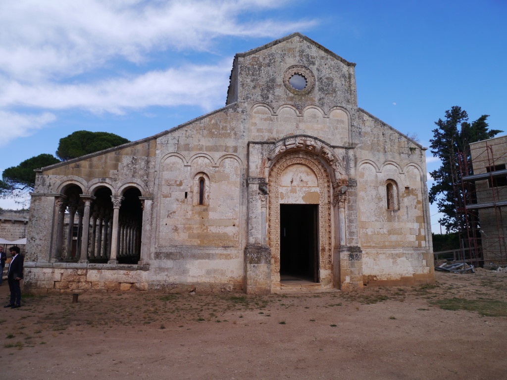 Facciata dell'abbazia di S. Maria di Cerrate (ph Francesco Guadalupi)