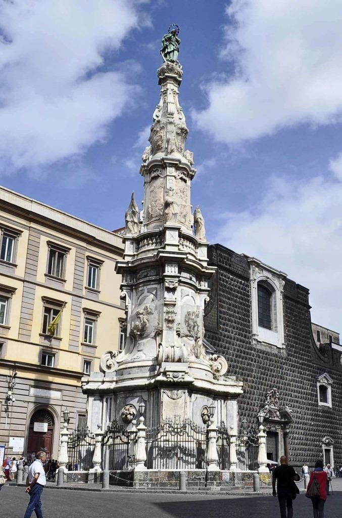 Napoli, Piazza del Gesù